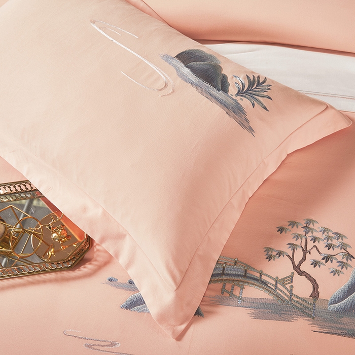 91家纺网 家纺一手货源 找家纺 浩情国际婚庆供货中心 2026新品- 秋冬高支密全棉长绒棉磨毛高端刺绣系列四件套 山水情-粉玉