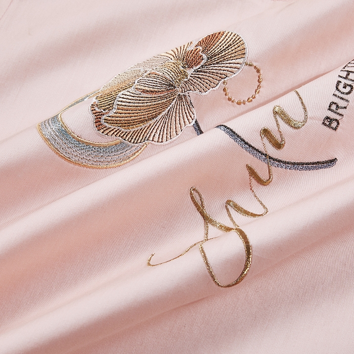 91家纺网 家纺一手货源 找家纺 浩情国际婚庆供货中心 2026新品- 秋冬高支密全棉长绒棉磨毛高端刺绣系列四件套 轻曼-浅玉