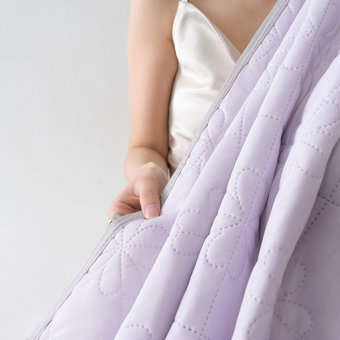 91家纺网 家纺一手货源 找家纺 伊梵居 2026新款简约凉感丝夏被夏凉被空调被 魅紫色