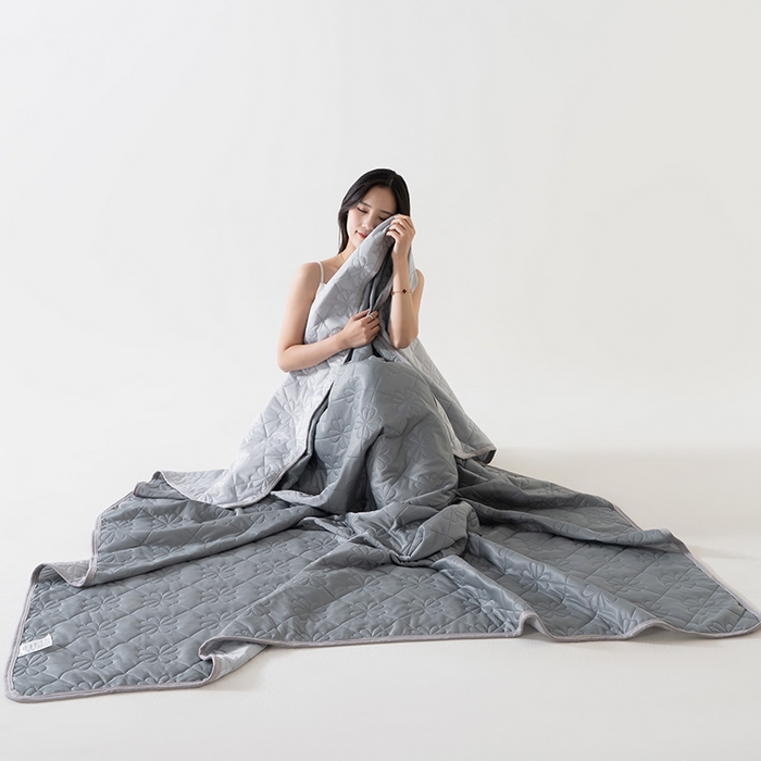 91家纺网 家纺一手货源 找家纺 伊梵居 2026新款简约凉感丝夏被夏凉被空调被 深灰色