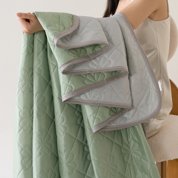 91家纺网 家纺一手货源 找家纺 伊梵居 2026新款简约凉感丝夏被夏凉被空调被 果绿色