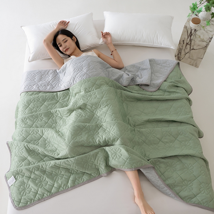 91家纺网 家纺一手货源 找家纺 伊梵居 2026新款简约凉感丝夏被夏凉被空调被 果绿色