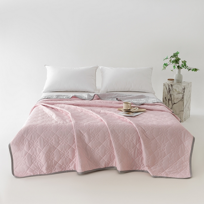 91家纺网 家纺一手货源 找家纺 伊梵居 2026新款简约凉感丝夏被夏凉被空调被 浅粉色