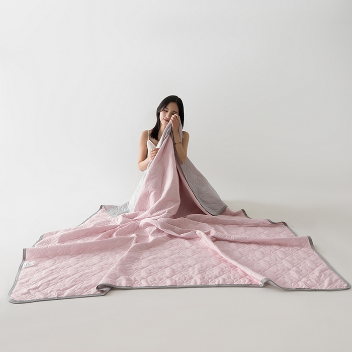 91家纺网 家纺一手货源 找家纺 伊梵居 2026新款简约凉感丝夏被夏凉被空调被 浅粉色