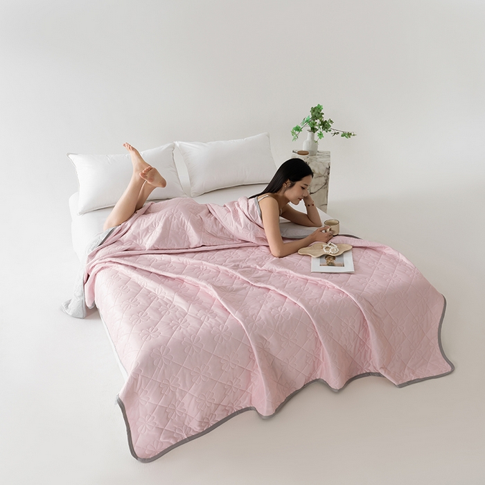 91家纺网 家纺一手货源 找家纺 伊梵居 2026新款简约凉感丝夏被夏凉被空调被 浅粉色