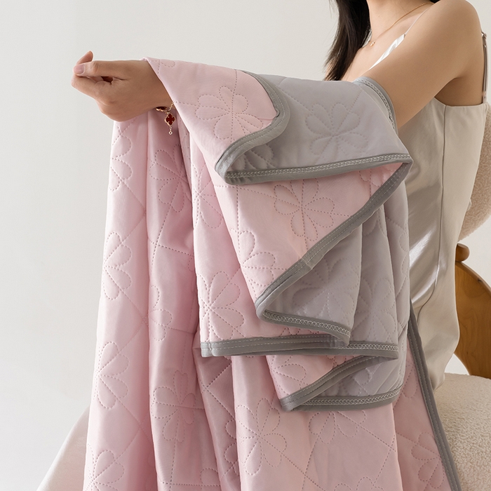 91家纺网 家纺一手货源 找家纺 伊梵居 2026新款简约凉感丝夏被夏凉被空调被 浅粉色