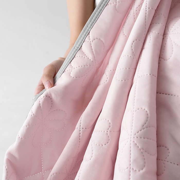 91家纺网 家纺一手货源 找家纺 伊梵居 2026新款简约凉感丝夏被夏凉被空调被 浅粉色