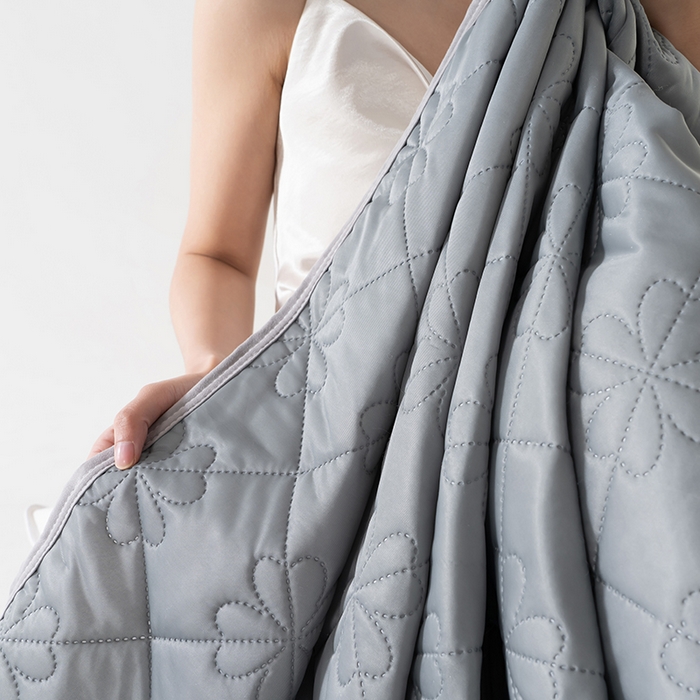 91家纺网 家纺一手货源 找家纺 伊梵居 2026新款简约凉感丝夏被夏凉被空调被 深灰色