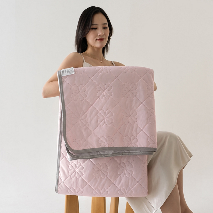 91家纺网 家纺一手货源 找家纺 伊梵居 2026新款简约凉感丝夏被夏凉被空调被 浅粉色