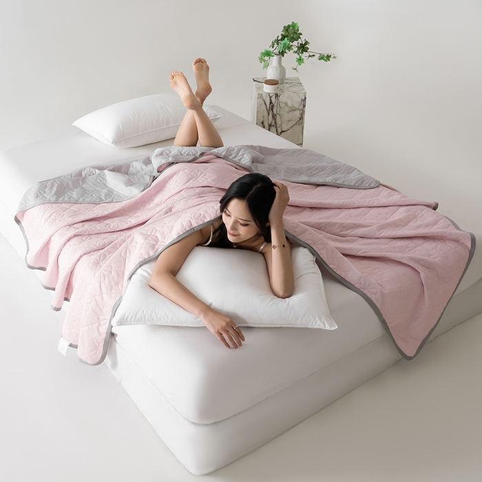 91家纺网 家纺一手货源 找家纺 伊梵居 2026新款简约凉感丝夏被夏凉被空调被 浅粉色