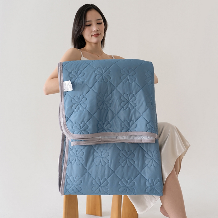 91家纺网 家纺一手货源 找家纺 伊梵居 2026新款简约凉感丝夏被夏凉被空调被 湖蓝色