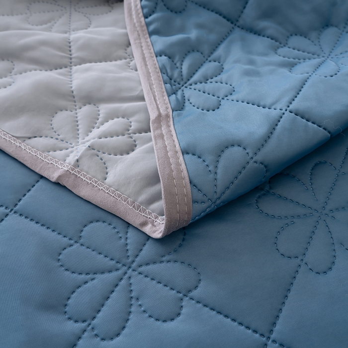 91家纺网 家纺一手货源 找家纺 伊梵居 2026新款简约凉感丝夏被夏凉被空调被 湖蓝色