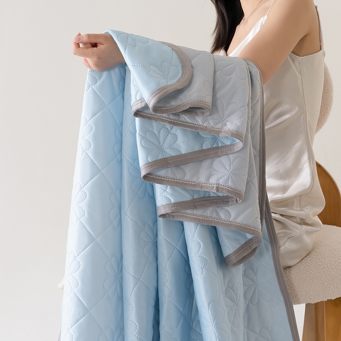 91家纺网 家纺一手货源 找家纺 伊梵居 2026新款简约凉感丝夏被夏凉被空调被 天蓝色