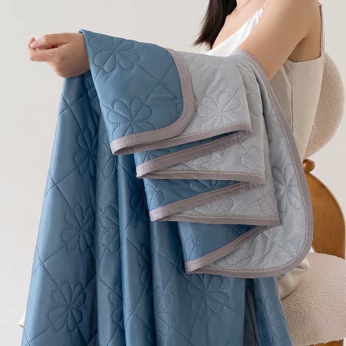 91家纺网 家纺一手货源 找家纺 伊梵居 2026新款简约凉感丝夏被夏凉被空调被 湖蓝色