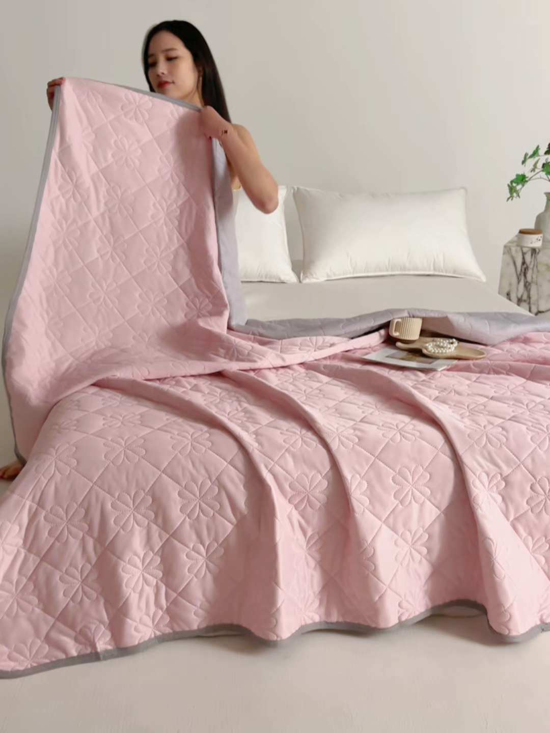 91家纺网 家纺一手货源 找家纺 伊梵居 2026新款简约凉感丝夏被夏凉被空调被 浅粉色