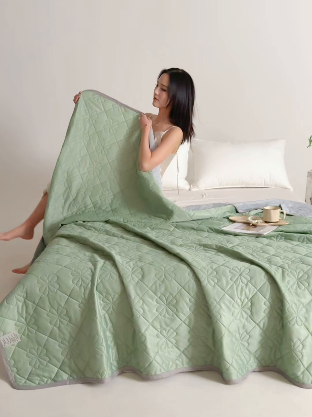91家纺网 家纺一手货源 找家纺 伊梵居 2026新款简约凉感丝夏被夏凉被空调被 果绿色