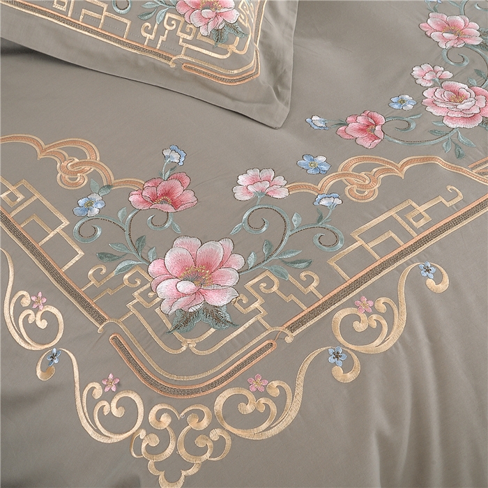 91家纺网 家纺一手货源 找家纺 浩情国际婚庆供货中心 2026新款新中式风100支全棉高端刺绣四件套 花间细雨-优雅灰