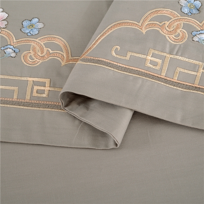 91家纺网 家纺一手货源 找家纺 浩情国际婚庆供货中心 2026新款新中式风100支全棉高端刺绣四件套 花间细雨-优雅灰