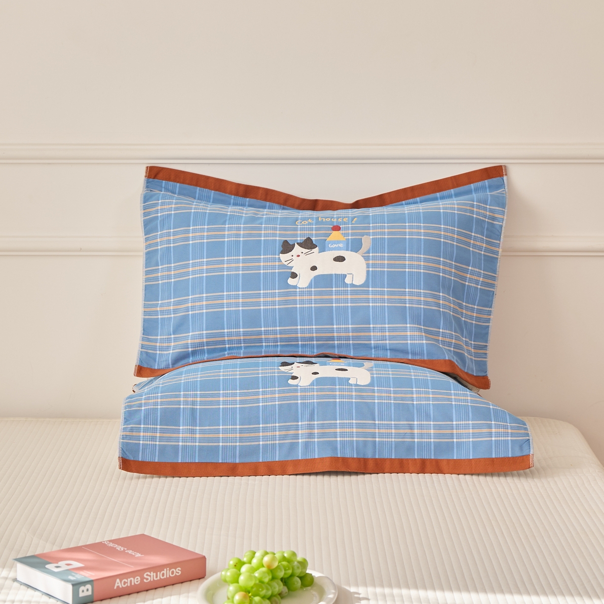 91家纺网 家纺一手货源 找家纺 沐瑟家纺 2026新款全棉纯棉八层枕巾-卡通格子 房子猫 52x78cm枕巾一只