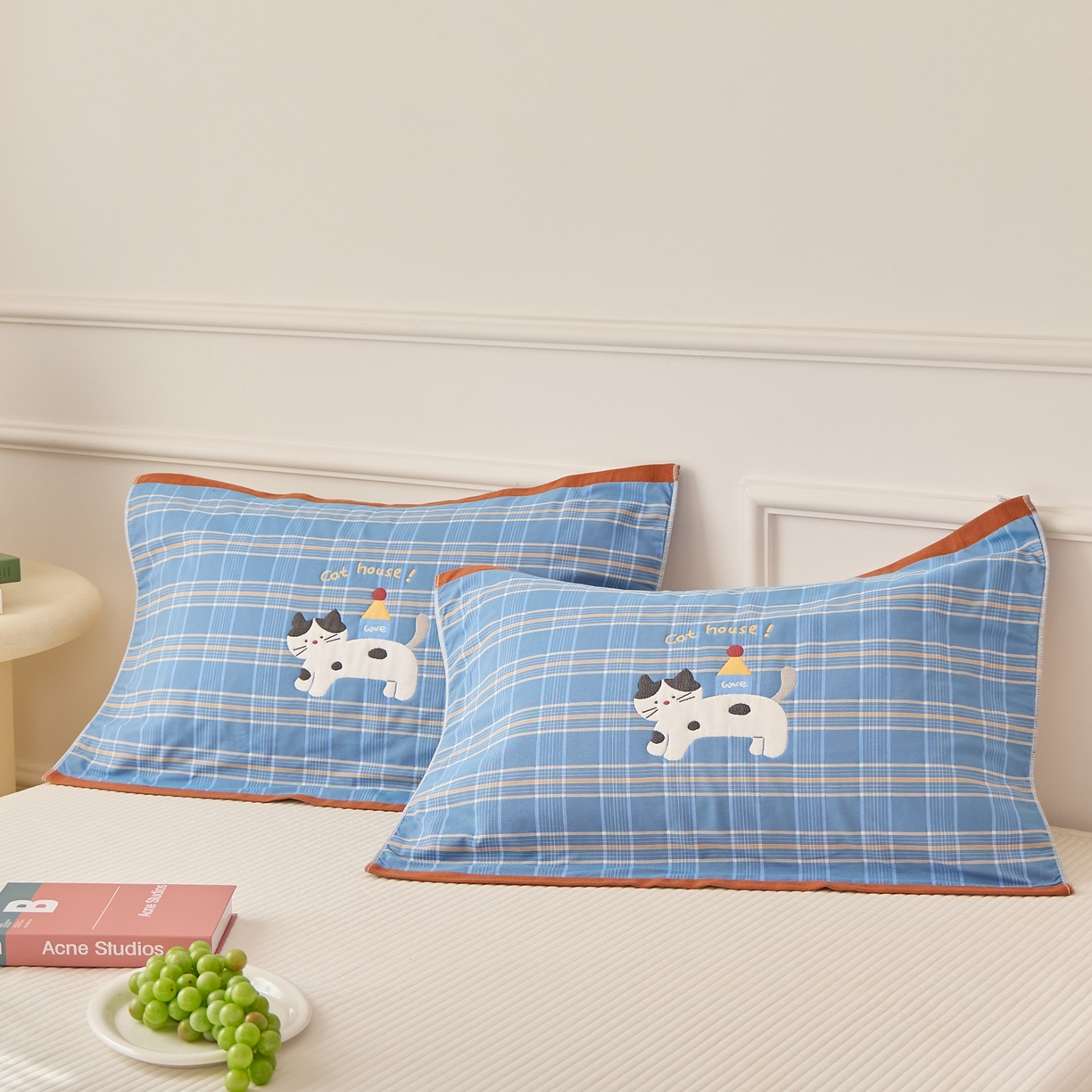 91家纺网 家纺一手货源 找家纺 沐瑟家纺 2026新款全棉纯棉八层枕巾-卡通格子 房子猫 52x78cm枕巾一对