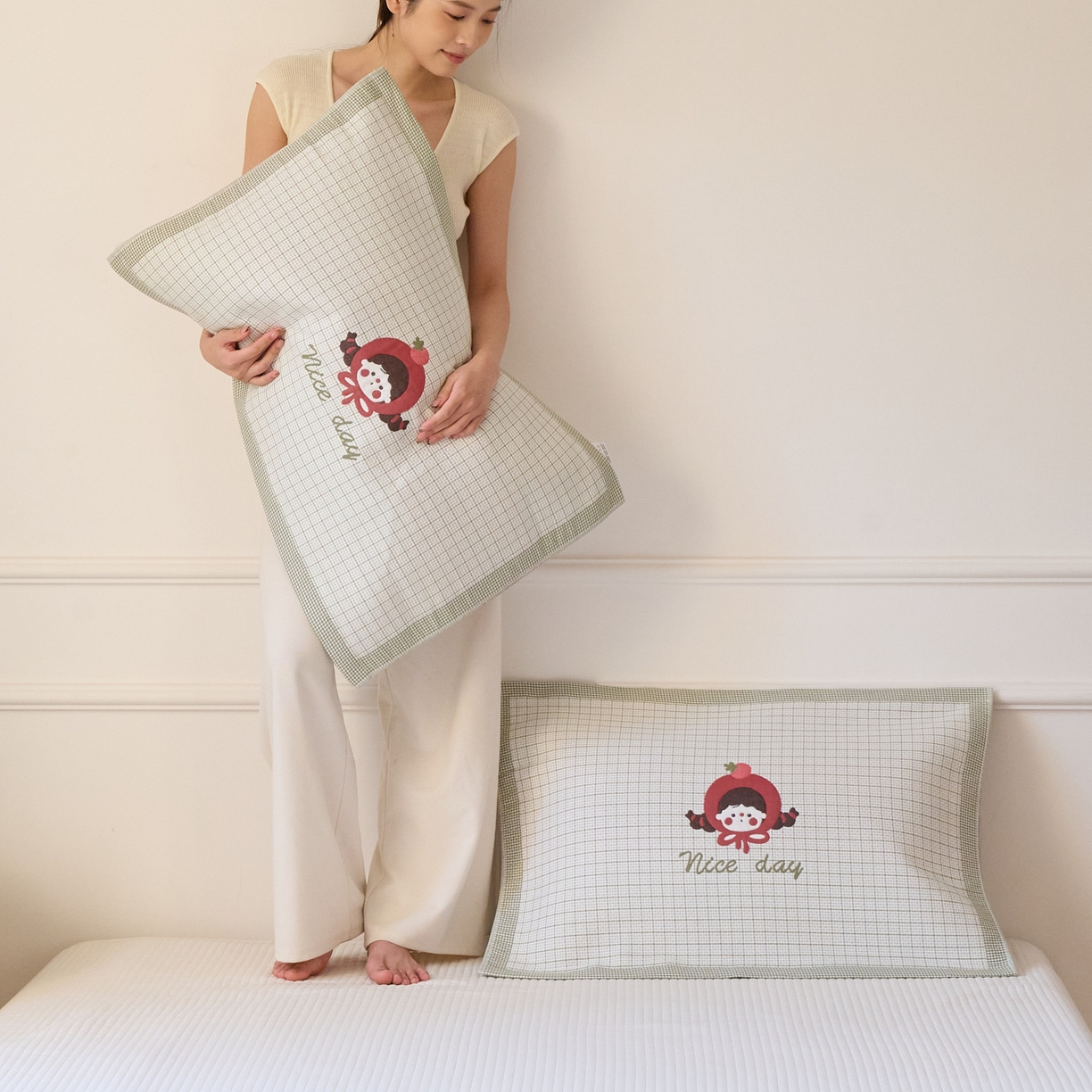 91家纺网 家纺一手货源 找家纺 沐瑟家纺 2026新款全棉纯棉八层枕巾-卡通格子 番茄女孩 52x78cm枕巾一只