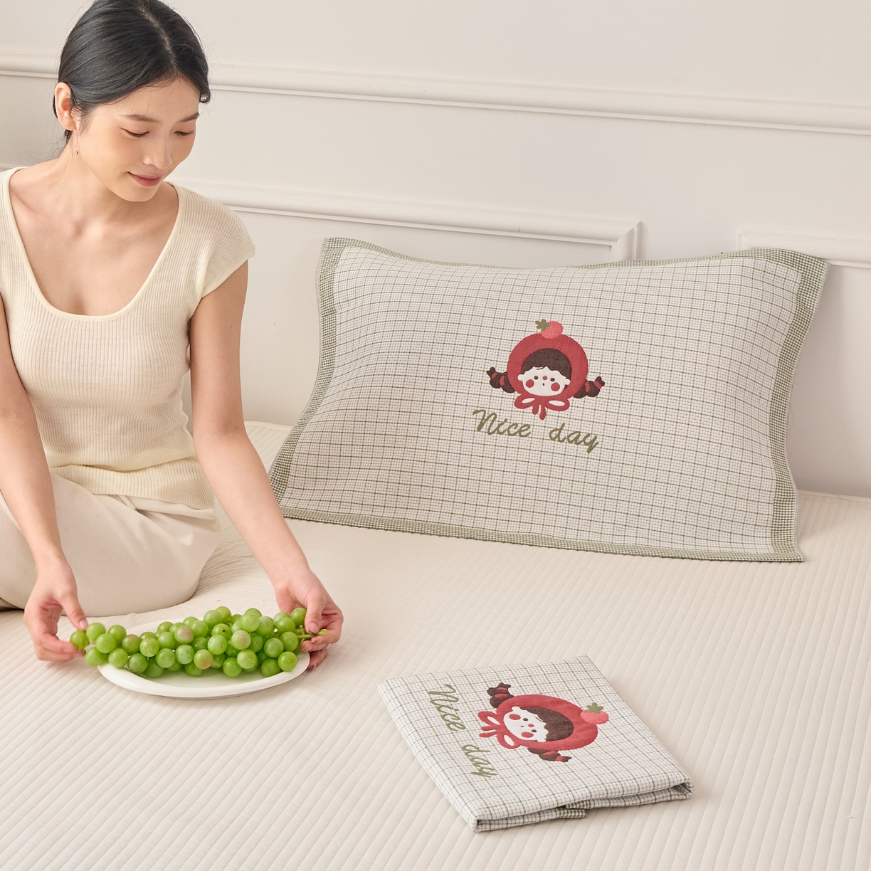 91家纺网 家纺一手货源 找家纺 沐瑟家纺 2026新款全棉纯棉八层枕巾-卡通格子 番茄女孩 52x78cm枕巾一只