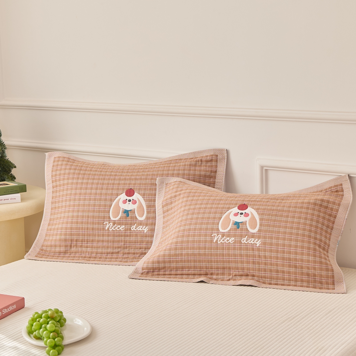 91家纺网 家纺一手货源 找家纺 沐瑟家纺 2026新款全棉纯棉八层枕巾-卡通格子 桔小兔 52x78cm枕巾一只