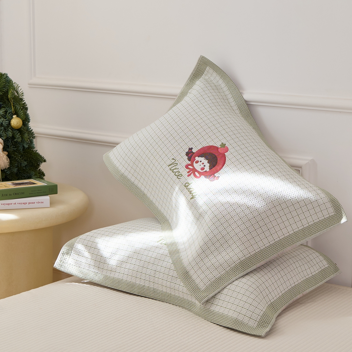 91家纺网 家纺一手货源 找家纺 沐瑟家纺 2026新款全棉纯棉八层枕巾-卡通格子 番茄女孩 52x78cm枕巾一只