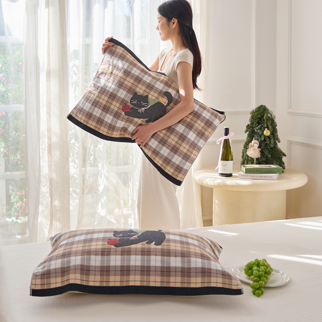 91家纺网 家纺一手货源 找家纺 沐瑟家纺 2026新款全棉纯棉八层枕巾-卡通格子 给予猫 52x78cm枕巾一对