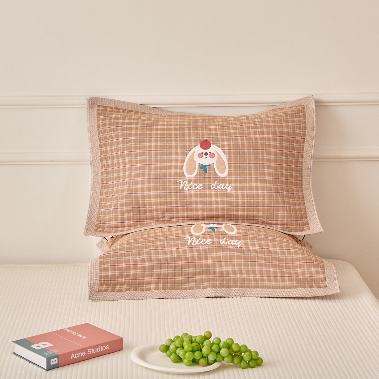 91家纺网 家纺一手货源 找家纺 沐瑟家纺 2026新款全棉纯棉八层枕巾-卡通格子 桔小兔 52x78cm枕巾一只