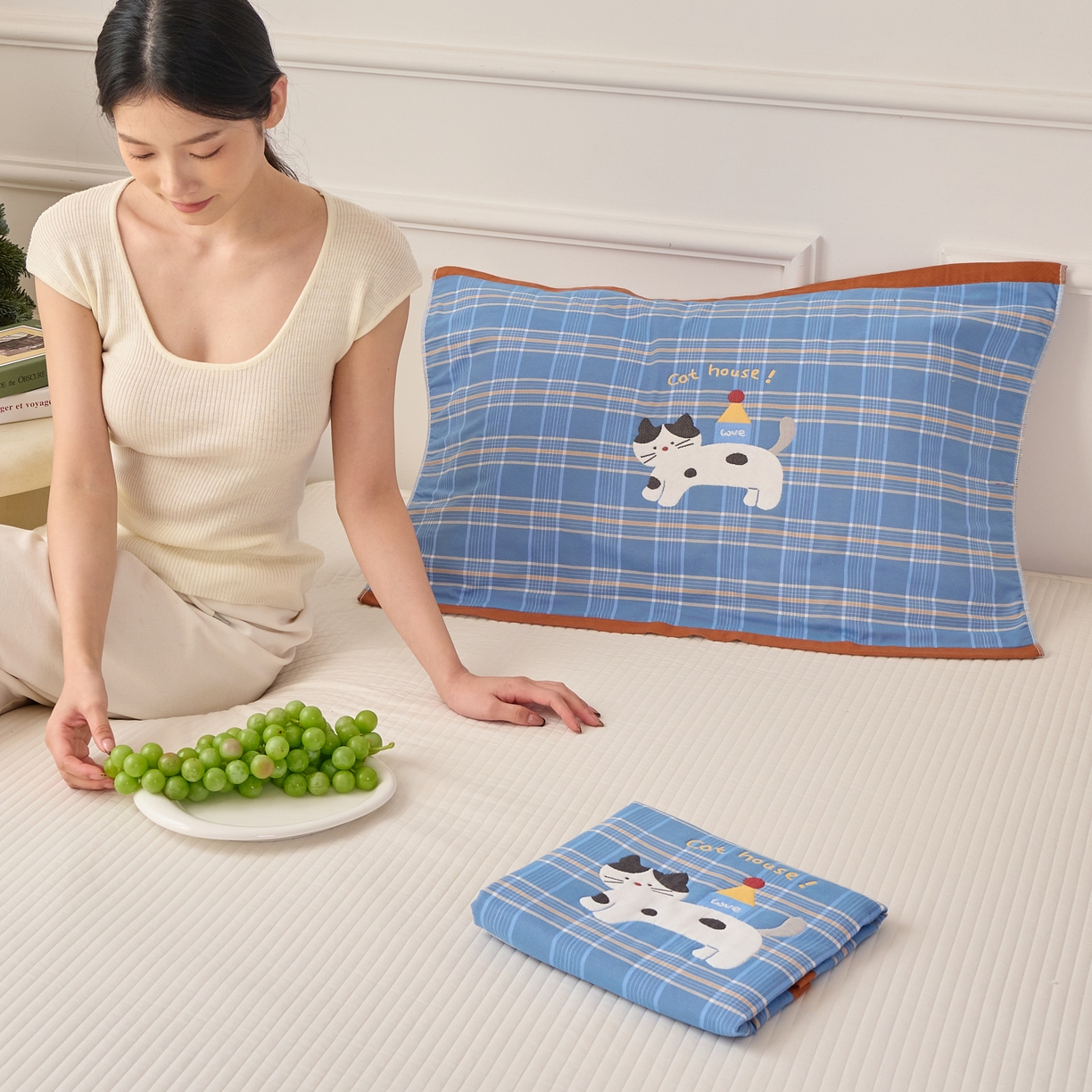 91家纺网 家纺一手货源 找家纺 沐瑟家纺 2026新款全棉纯棉八层枕巾-卡通格子 房子猫 52x78cm枕巾一只