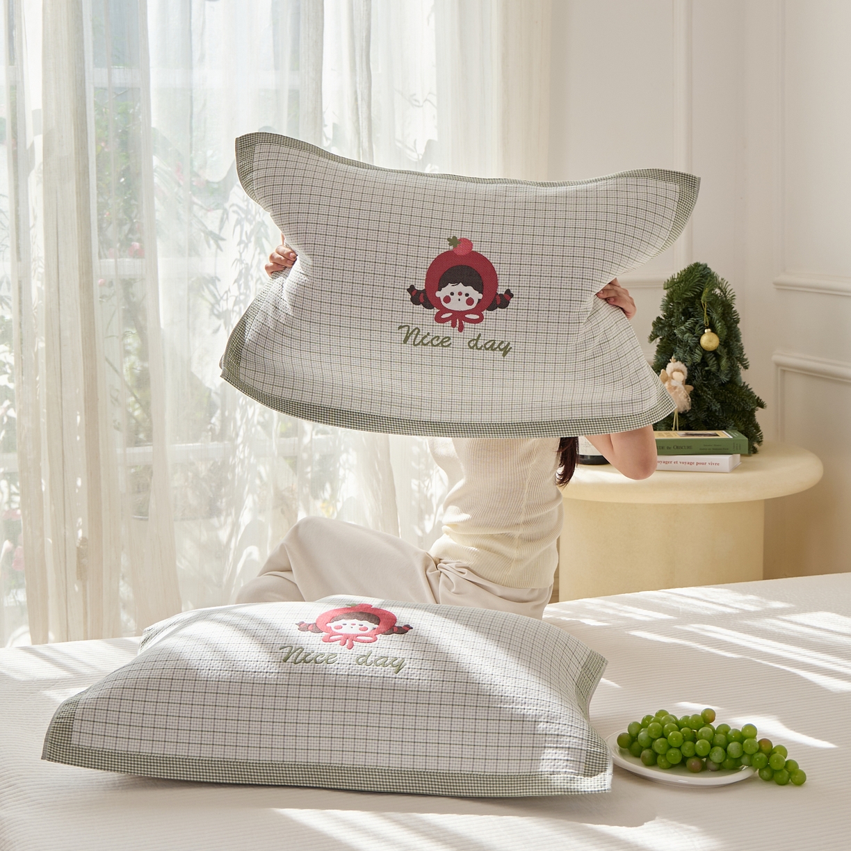 91家纺网 家纺一手货源 找家纺 沐瑟家纺 2026新款全棉纯棉八层枕巾-卡通格子 番茄女孩 52x78cm枕巾一只