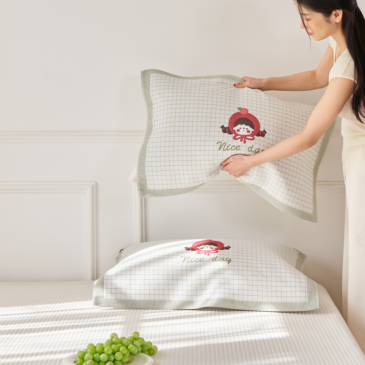 91家纺网 家纺一手货源 找家纺 沐瑟家纺 2026新款全棉纯棉八层枕巾-卡通格子 番茄女孩 52x78cm枕巾一只