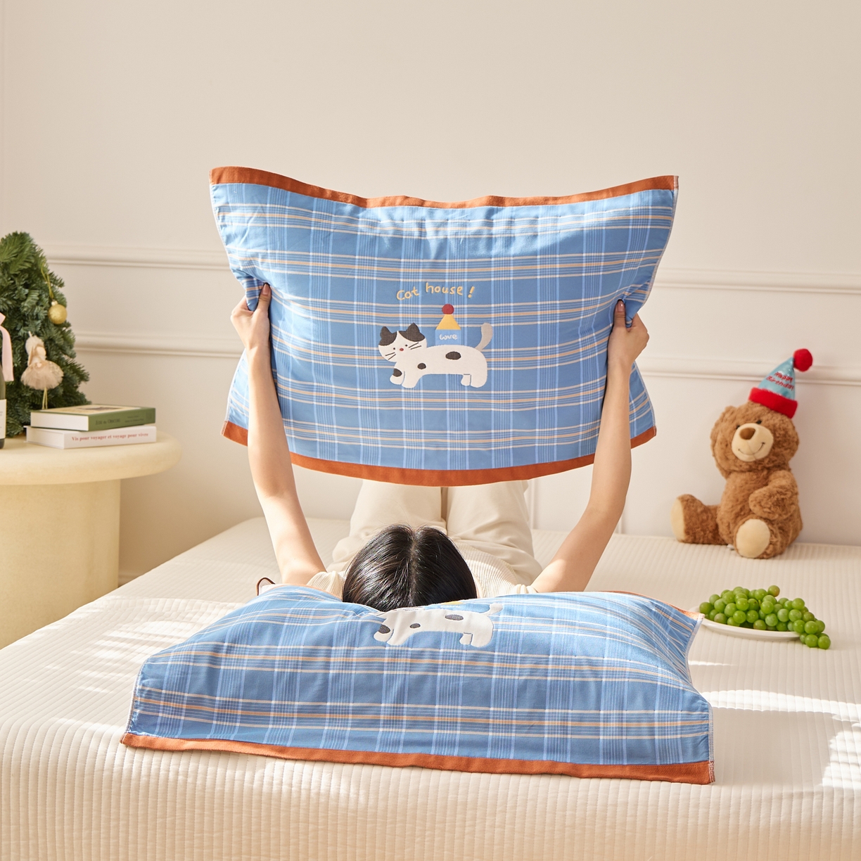 91家纺网 家纺一手货源 找家纺 沐瑟家纺 2026新款全棉纯棉八层枕巾-卡通格子 房子猫 52x78cm枕巾一只