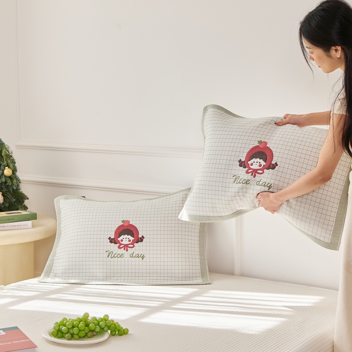 91家纺网 家纺一手货源 找家纺 沐瑟家纺 2026新款全棉纯棉八层枕巾-卡通格子 番茄女孩 52x78cm枕巾一只