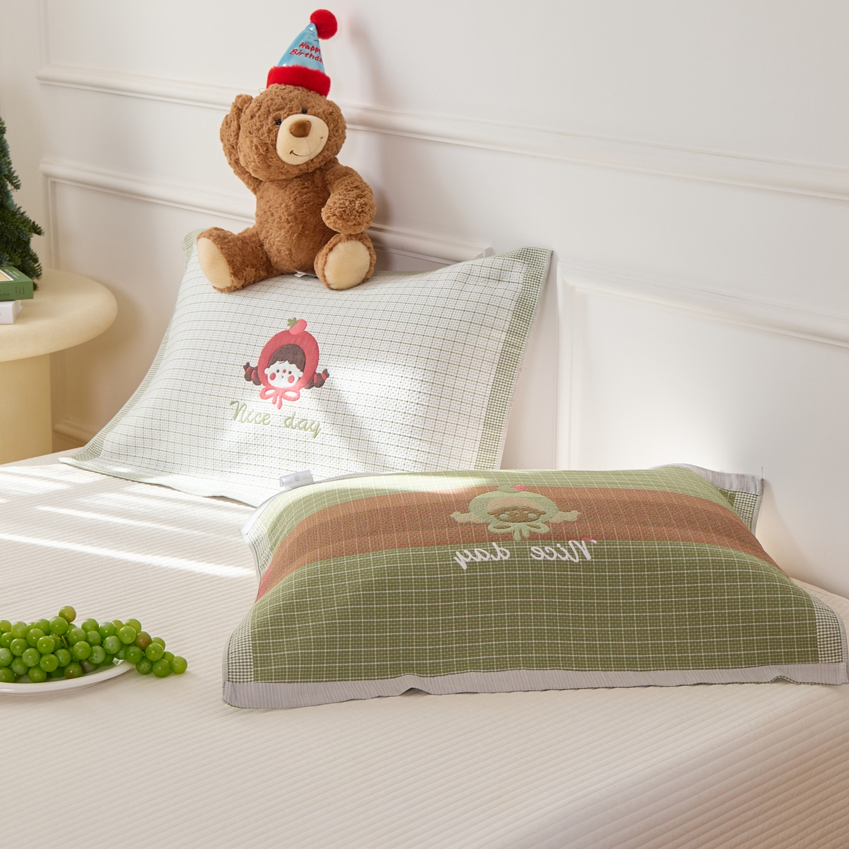 91家纺网 家纺一手货源 找家纺 沐瑟家纺 2026新款全棉纯棉八层枕巾-卡通格子 番茄女孩 52x78cm枕巾一只