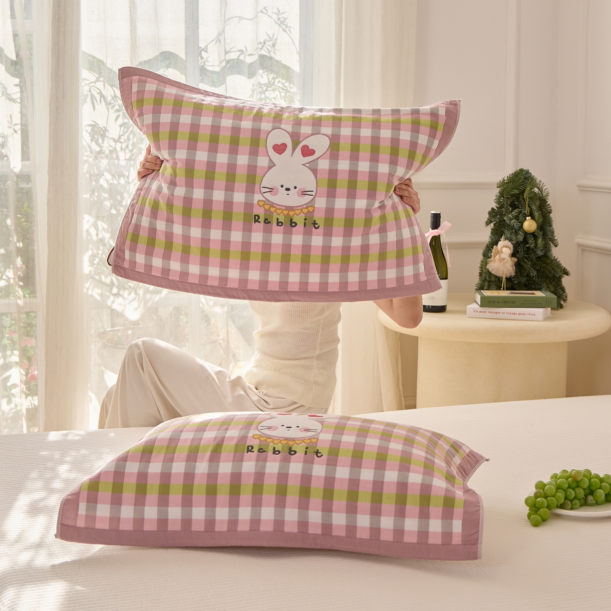 91家纺网 家纺一手货源 找家纺 沐瑟家纺 2026新款全棉纯棉八层枕巾-卡通格子 爱心兔 52x78cm枕巾一只