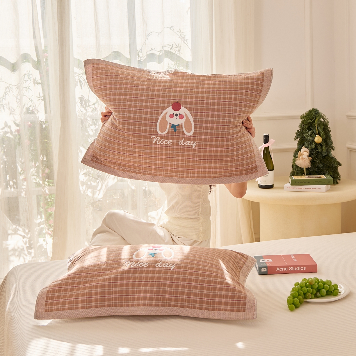 91家纺网 家纺一手货源 找家纺 沐瑟家纺 2026新款全棉纯棉八层枕巾-卡通格子 桔小兔 52x78cm枕巾一只