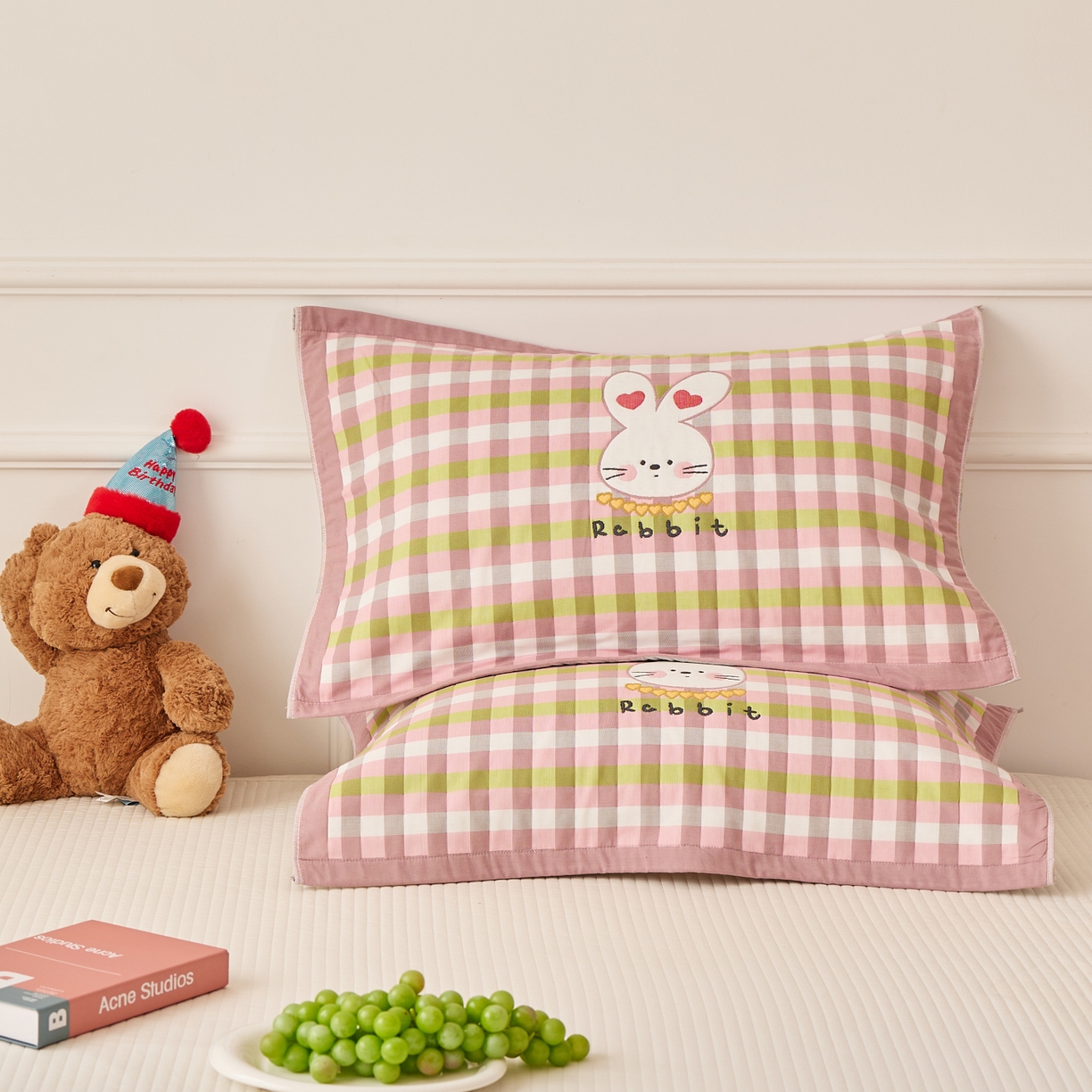 91家纺网 家纺一手货源 找家纺 沐瑟家纺 2026新款全棉纯棉八层枕巾-卡通格子 爱心兔 52x78cm枕巾一只