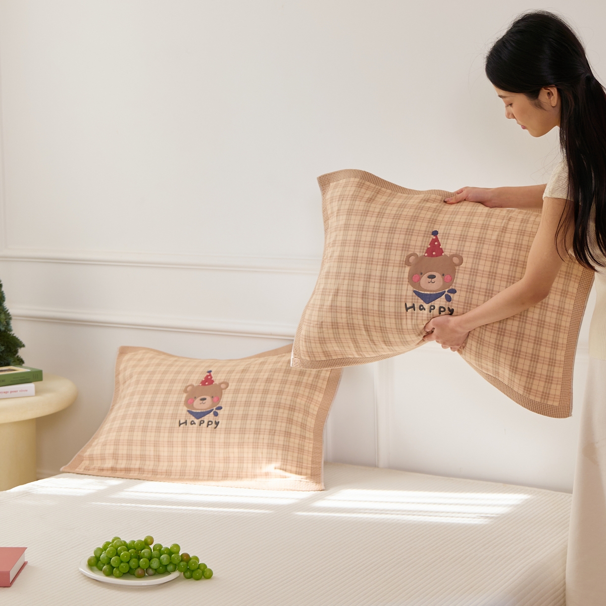 91家纺网 家纺一手货源 找家纺 沐瑟家纺 2026新款全棉纯棉八层枕巾-卡通格子 圣诞熊 52x78cm枕巾一对