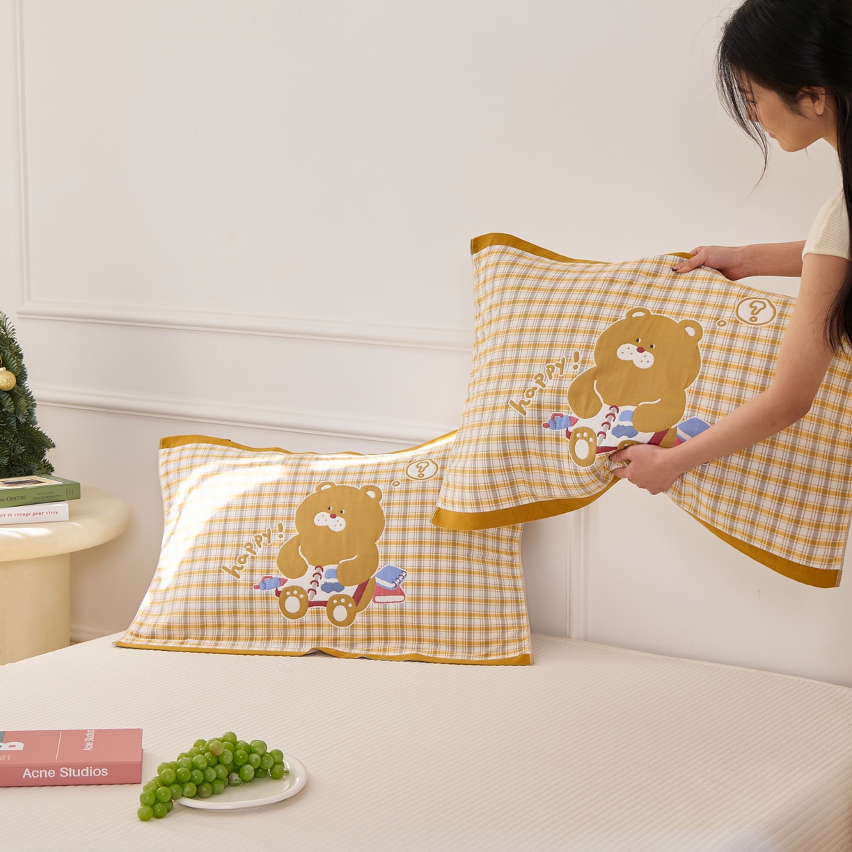 91家纺网 家纺一手货源 找家纺 沐瑟家纺 2026新款全棉纯棉八层枕巾-卡通格子 小黄熊 52x78cm枕巾一对