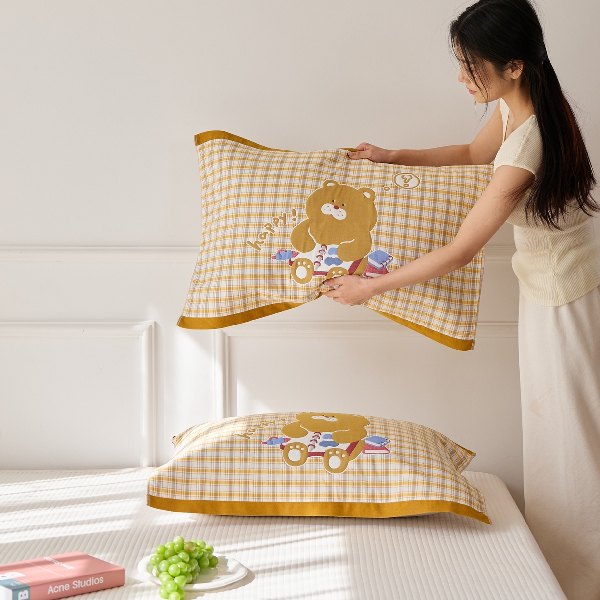 91家纺网 家纺一手货源 找家纺 沐瑟家纺 2026新款全棉纯棉八层枕巾-卡通格子 小黄熊 52x78cm枕巾一只