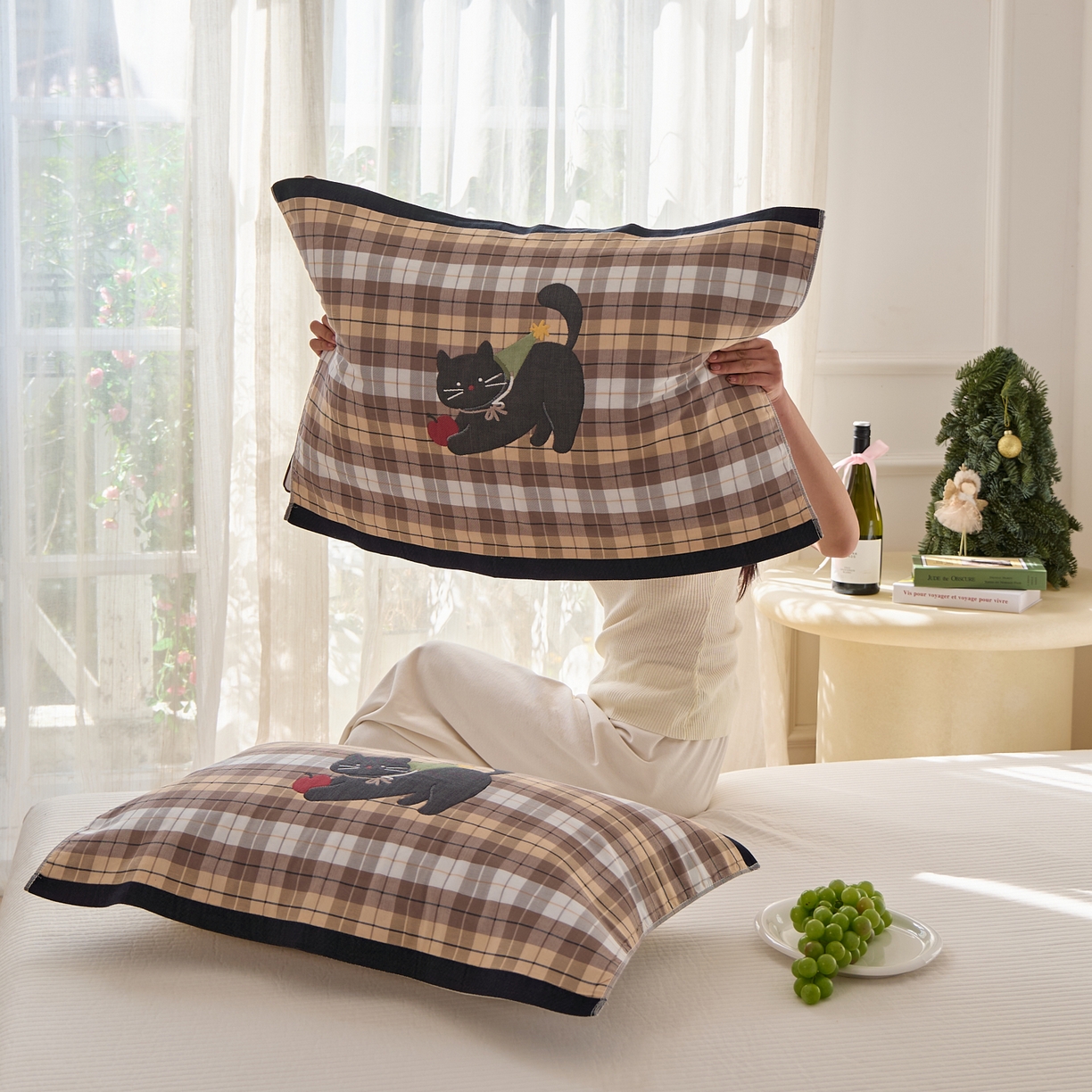 91家纺网 家纺一手货源 找家纺 沐瑟家纺 2026新款全棉纯棉八层枕巾-卡通格子 给予猫 52x78cm枕巾一对