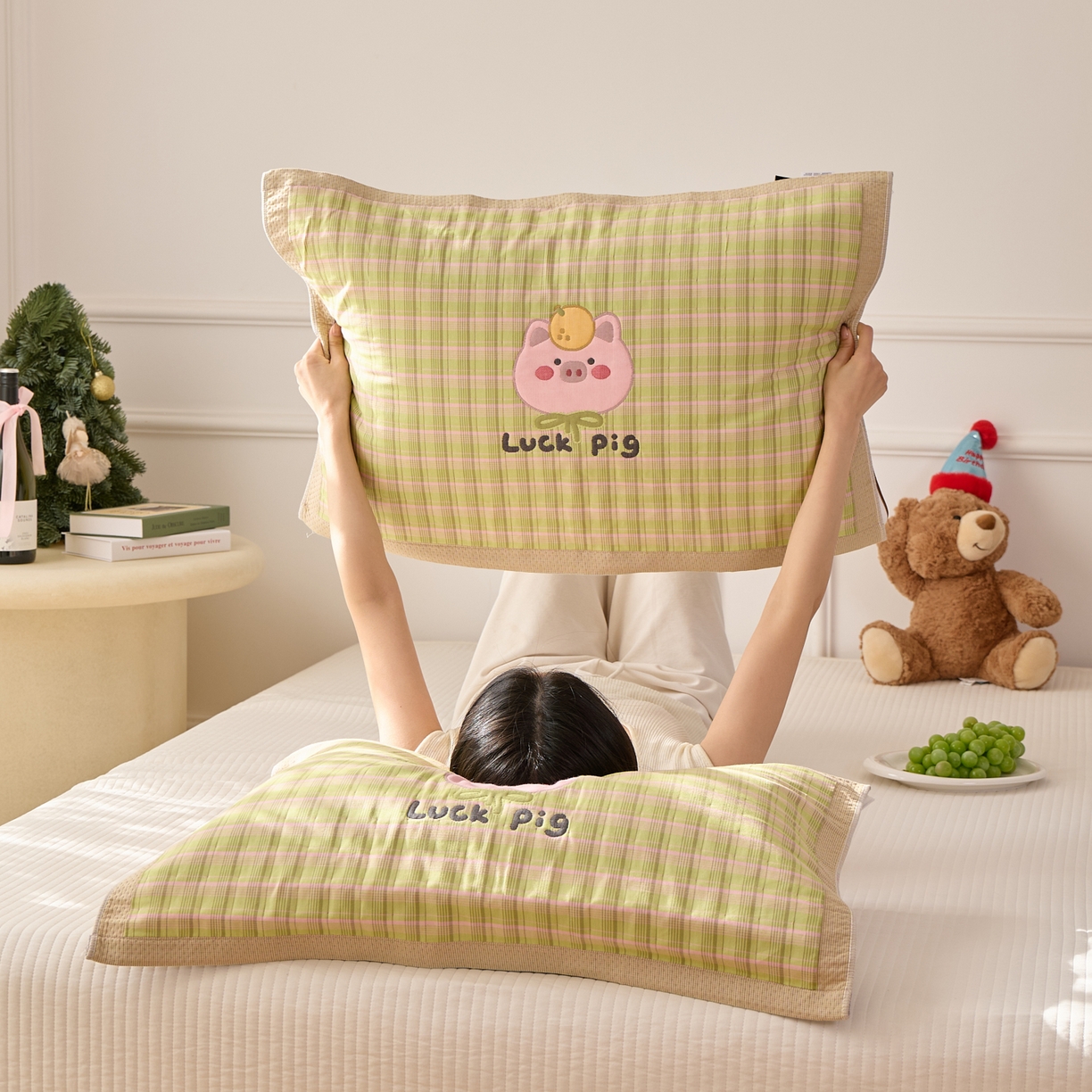 91家纺网 家纺一手货源 找家纺 沐瑟家纺 2026新款全棉纯棉八层枕巾-卡通格子 橙小猪 52x78cm枕巾一对