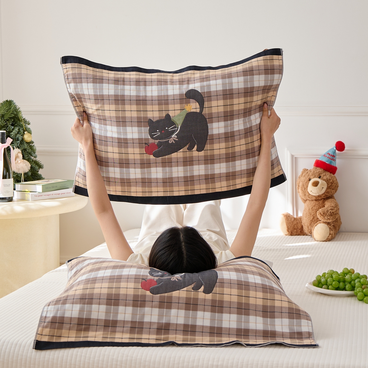 91家纺网 家纺一手货源 找家纺 沐瑟家纺 2026新款全棉纯棉八层枕巾-卡通格子 给予猫 52x78cm枕巾一对