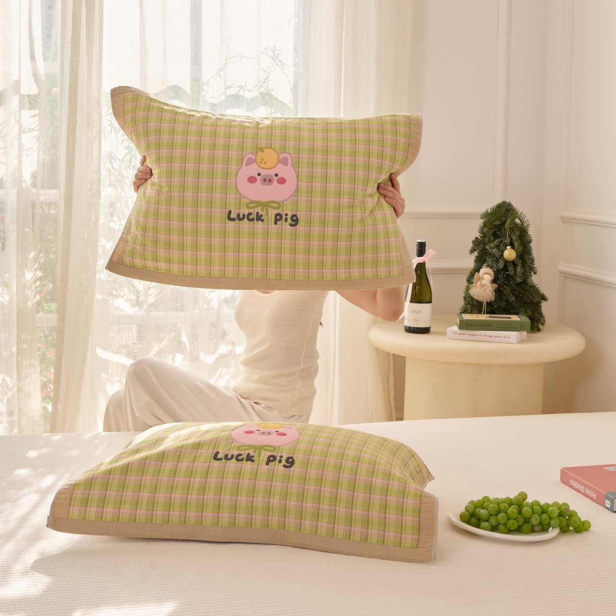 91家纺网 家纺一手货源 找家纺 沐瑟家纺 2026新款全棉纯棉八层枕巾-卡通格子 橙小猪 52x78cm枕巾一对