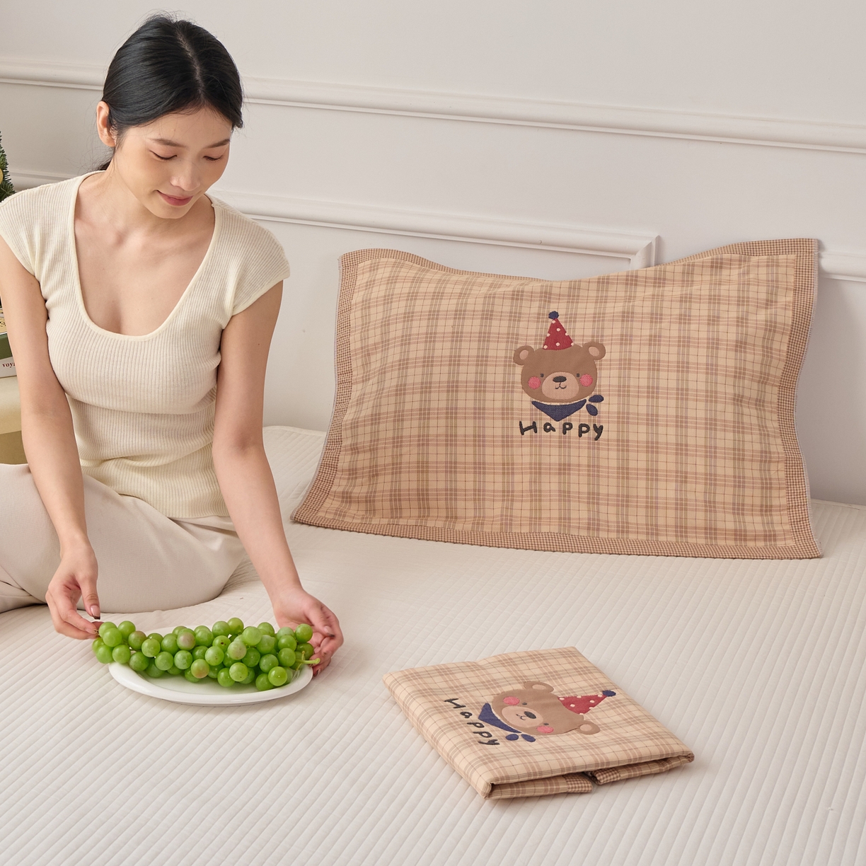 91家纺网 家纺一手货源 找家纺 沐瑟家纺 2026新款全棉纯棉八层枕巾-卡通格子 圣诞熊 52x78cm枕巾一对