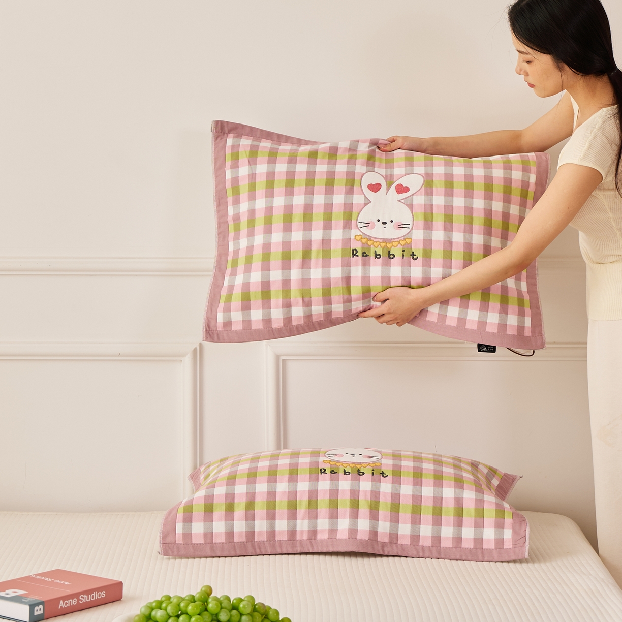 91家纺网 家纺一手货源 找家纺 沐瑟家纺 2026新款全棉纯棉八层枕巾-卡通格子 爱心兔 52x78cm枕巾一对