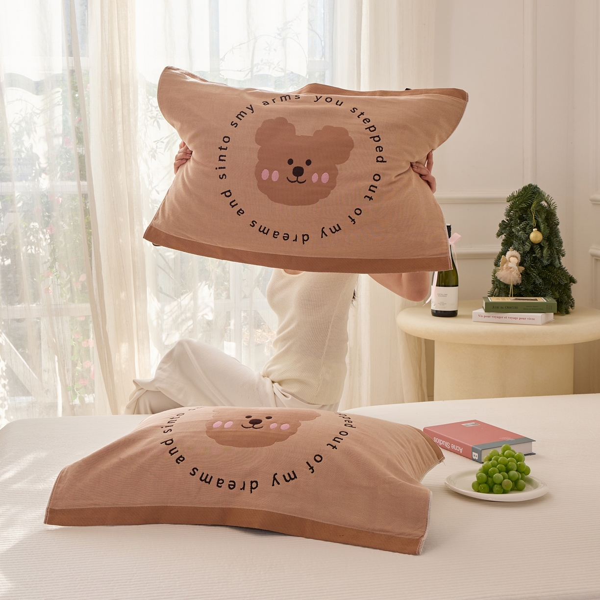 91家纺网 家纺一手货源 找家纺 沐瑟家纺 2026新款全棉纯棉八层枕巾-卡通格子 快乐熊 52x78cm枕巾一对