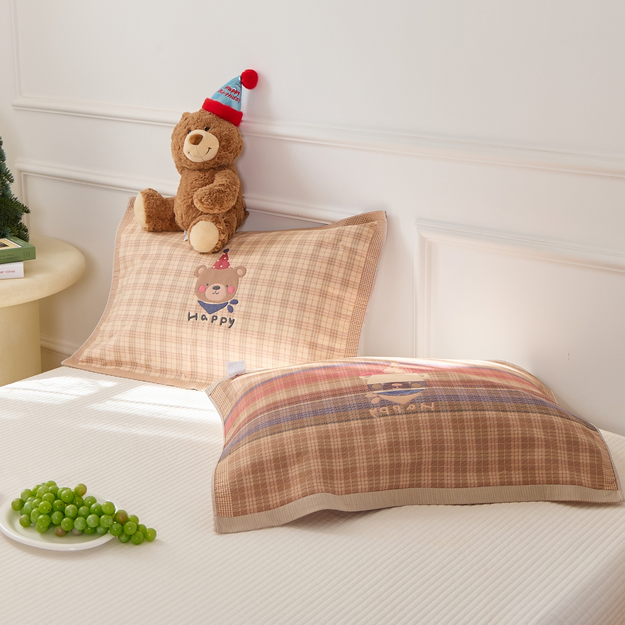 91家纺网 家纺一手货源 找家纺 沐瑟家纺 2026新款全棉纯棉八层枕巾-卡通格子 圣诞熊 52x78cm枕巾一对